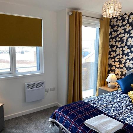 Central 2 Bed Newly Built Duplex Penthouse With Free Gated, On-Site Parking, Lift Access, Self Check-In, Super Fast Wifi, Two Cathedral View Terraces & Sleeps 6 Peterborough Esterno foto