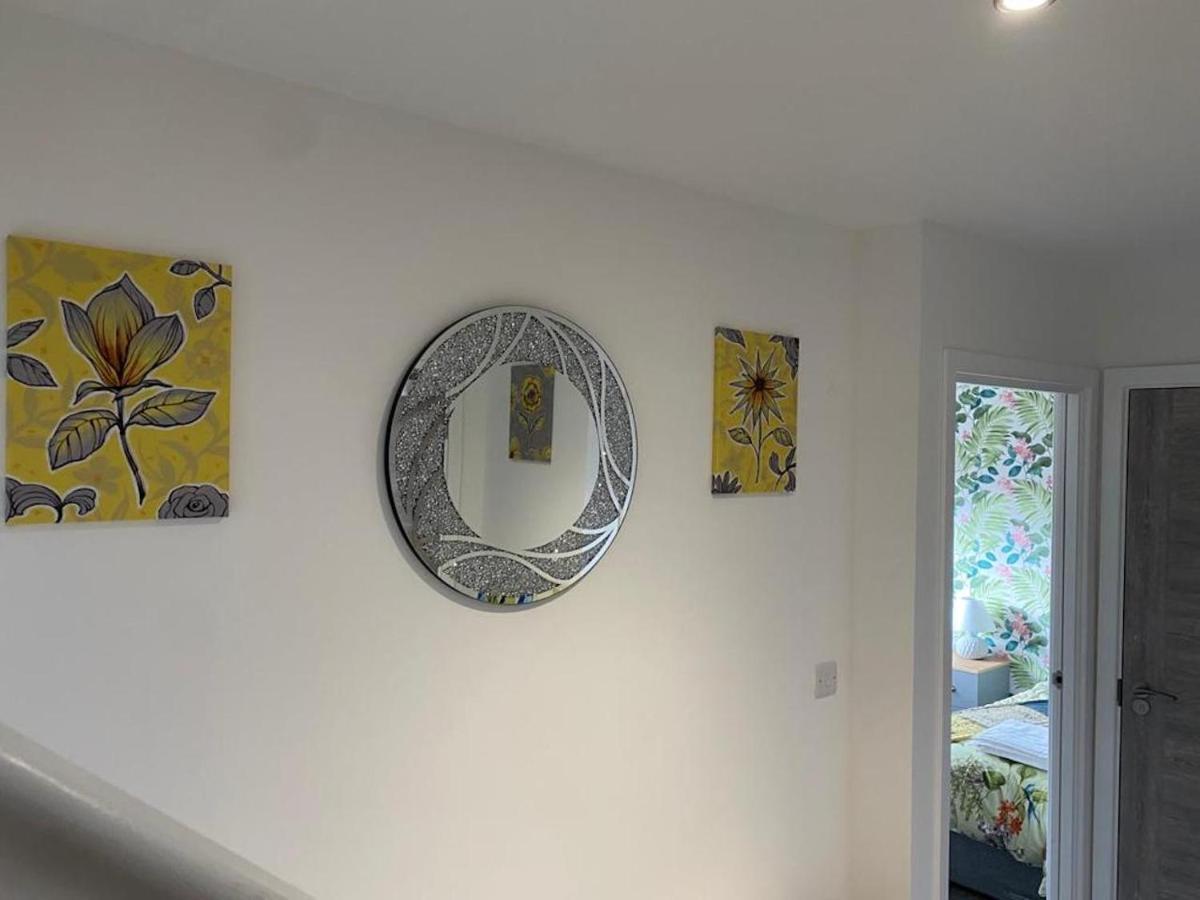 Central 2 Bed Newly Built Duplex Penthouse With Free Gated, On-Site Parking, Lift Access, Self Check-In, Super Fast Wifi, Two Cathedral View Terraces & Sleeps 6 Peterborough Esterno foto