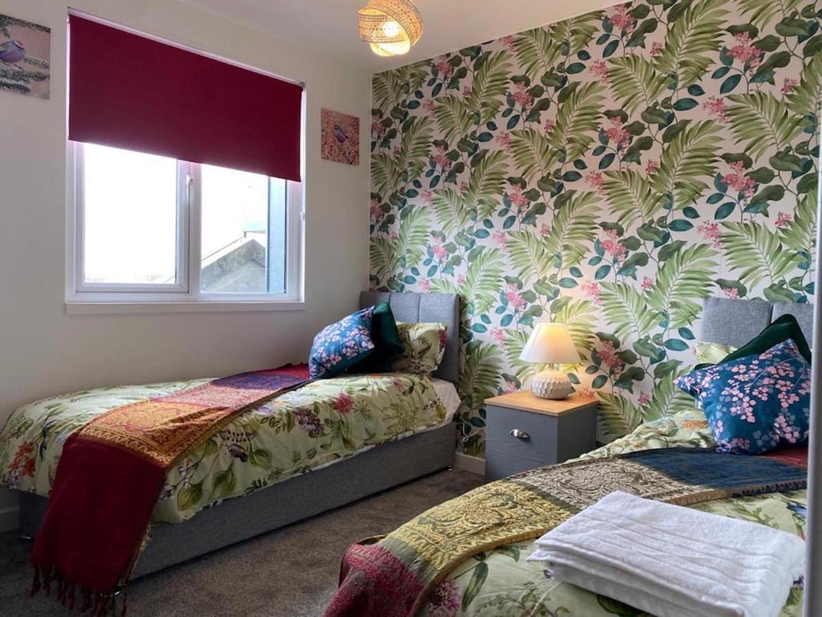 Central 2 Bed Newly Built Duplex Penthouse With Free Gated, On-Site Parking, Lift Access, Self Check-In, Super Fast Wifi, Two Cathedral View Terraces & Sleeps 6 Peterborough Esterno foto