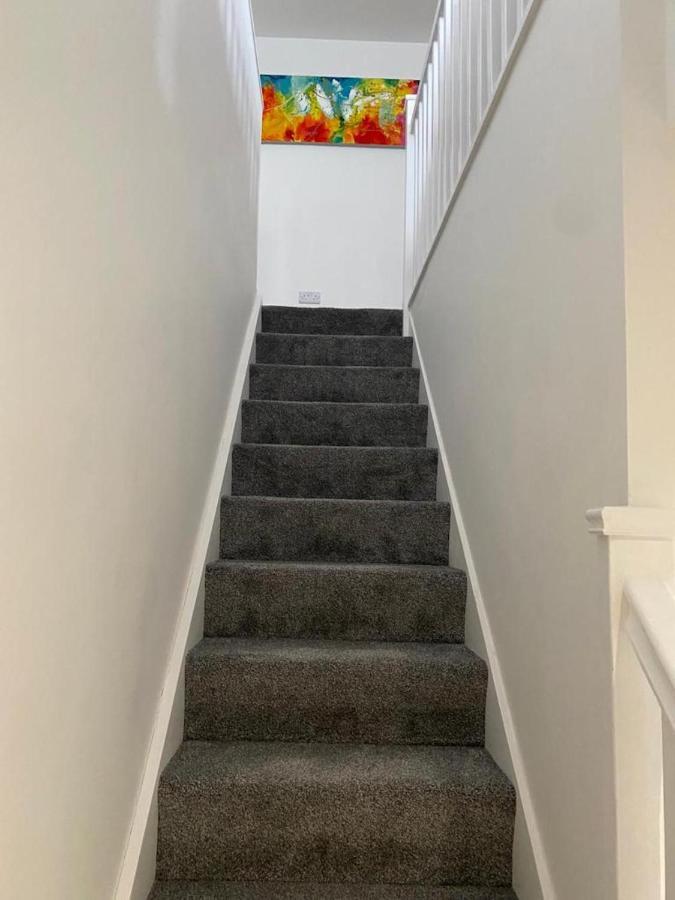 Central 2 Bed Newly Built Duplex Penthouse With Free Gated, On-Site Parking, Lift Access, Self Check-In, Super Fast Wifi, Two Cathedral View Terraces & Sleeps 6 Peterborough Esterno foto
