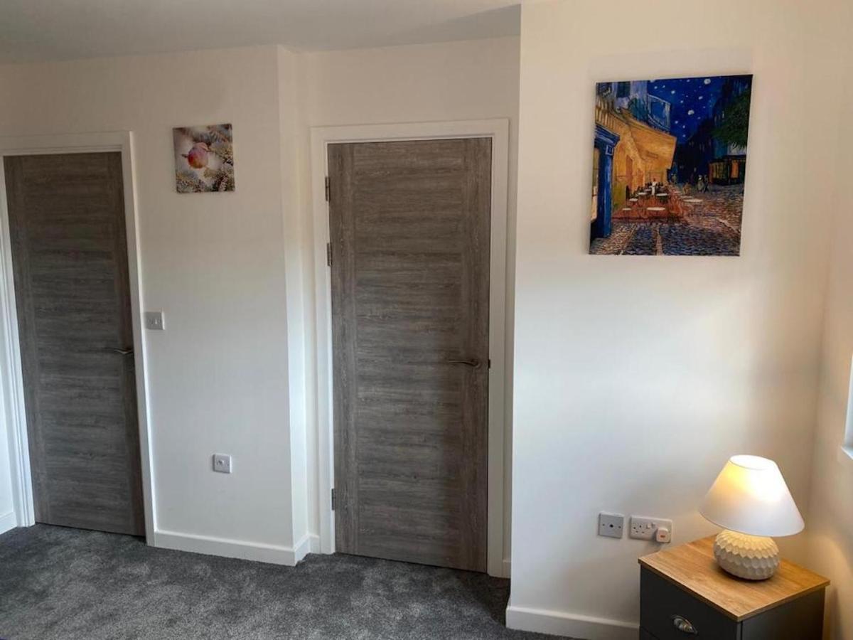 Central 2 Bed Newly Built Duplex Penthouse With Free Gated, On-Site Parking, Lift Access, Self Check-In, Super Fast Wifi, Two Cathedral View Terraces & Sleeps 6 Peterborough Esterno foto