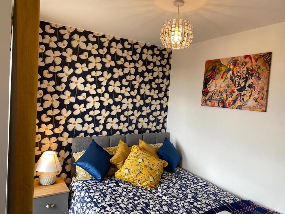 Central 2 Bed Newly Built Duplex Penthouse With Free Gated, On-Site Parking, Lift Access, Self Check-In, Super Fast Wifi, Two Cathedral View Terraces & Sleeps 6 Peterborough Esterno foto