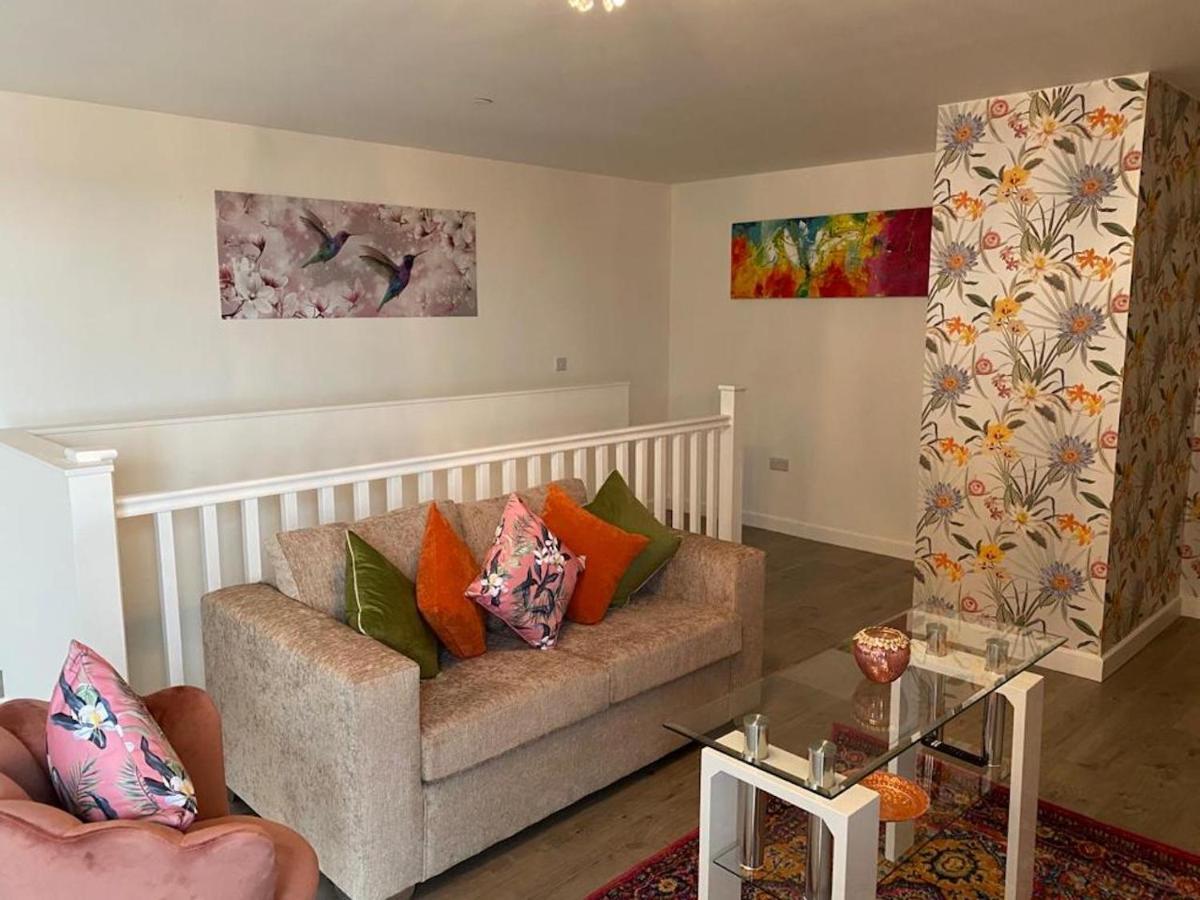 Central 2 Bed Newly Built Duplex Penthouse With Free Gated, On-Site Parking, Lift Access, Self Check-In, Super Fast Wifi, Two Cathedral View Terraces & Sleeps 6 Peterborough Esterno foto