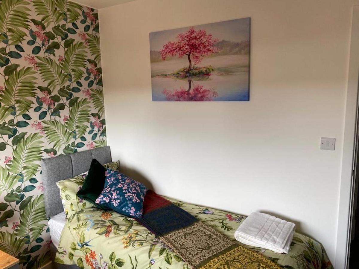 Central 2 Bed Newly Built Duplex Penthouse With Free Gated, On-Site Parking, Lift Access, Self Check-In, Super Fast Wifi, Two Cathedral View Terraces & Sleeps 6 Peterborough Esterno foto