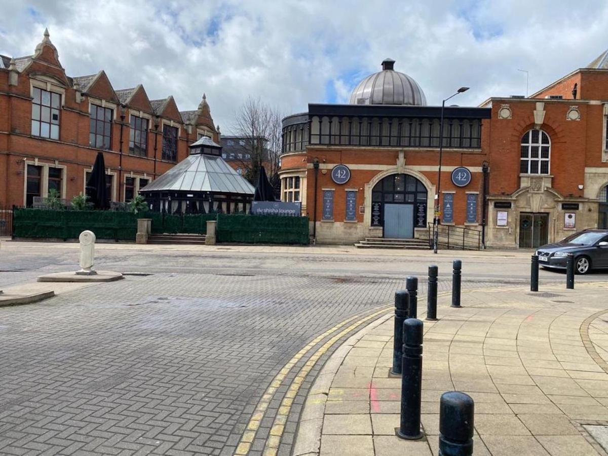 Central 2 Bed Newly Built Duplex Penthouse With Free Gated, On-Site Parking, Lift Access, Self Check-In, Super Fast Wifi, Two Cathedral View Terraces & Sleeps 6 Peterborough Esterno foto