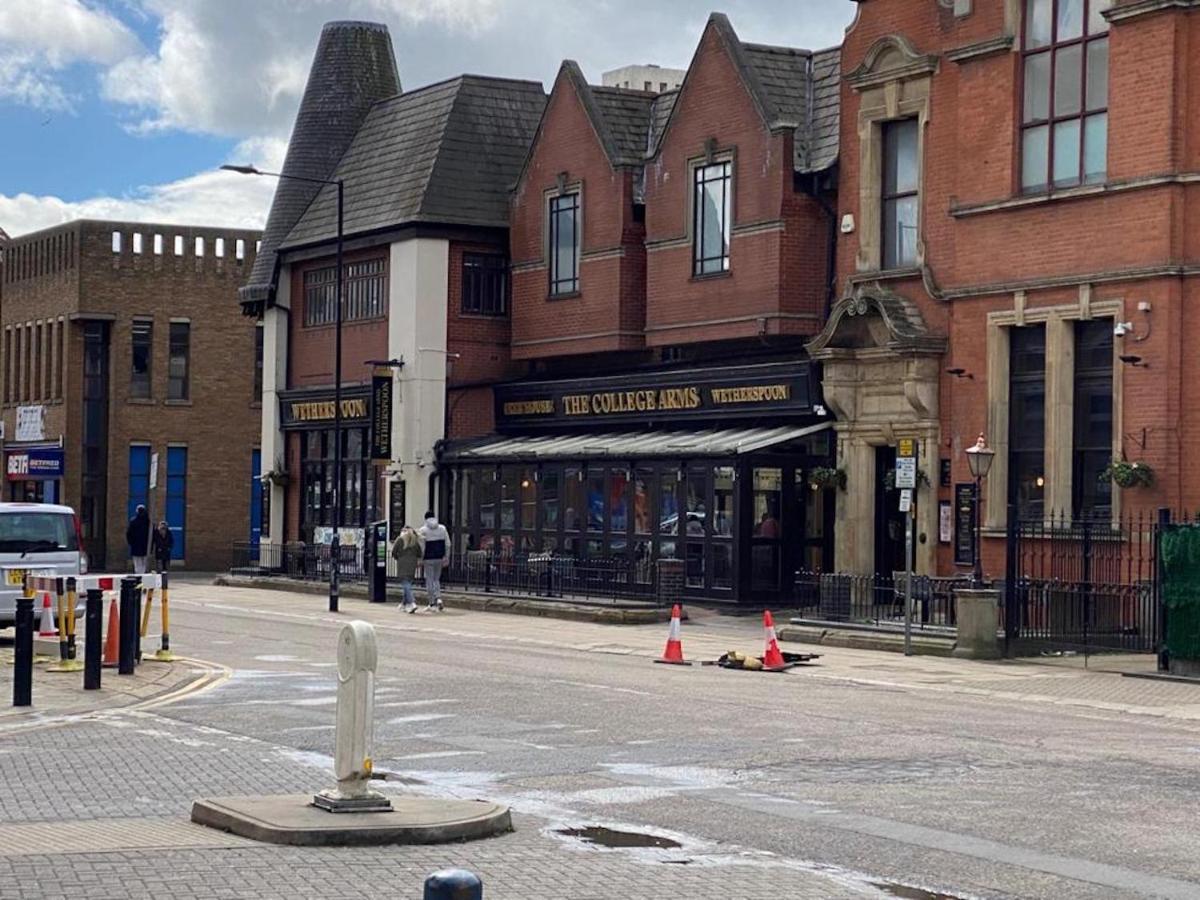 Central 2 Bed Newly Built Duplex Penthouse With Free Gated, On-Site Parking, Lift Access, Self Check-In, Super Fast Wifi, Two Cathedral View Terraces & Sleeps 6 Peterborough Esterno foto